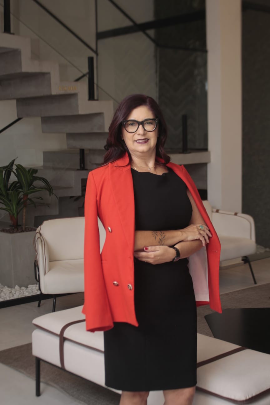 Retrato profissional de Regina de Oliveira Fernandes